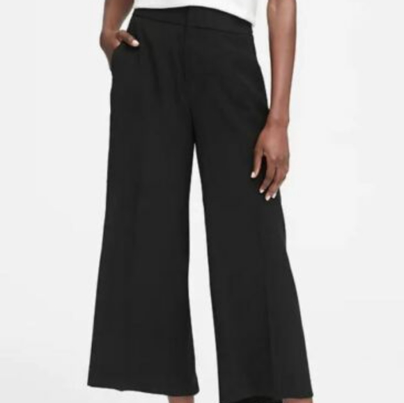 Banana Republic Pants - NWT Banana Republic wide leg cropped pants size 8